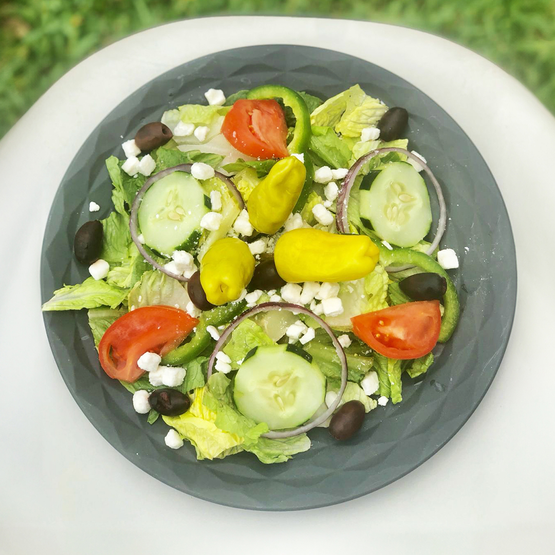 greek_salad_on_a_black_plate